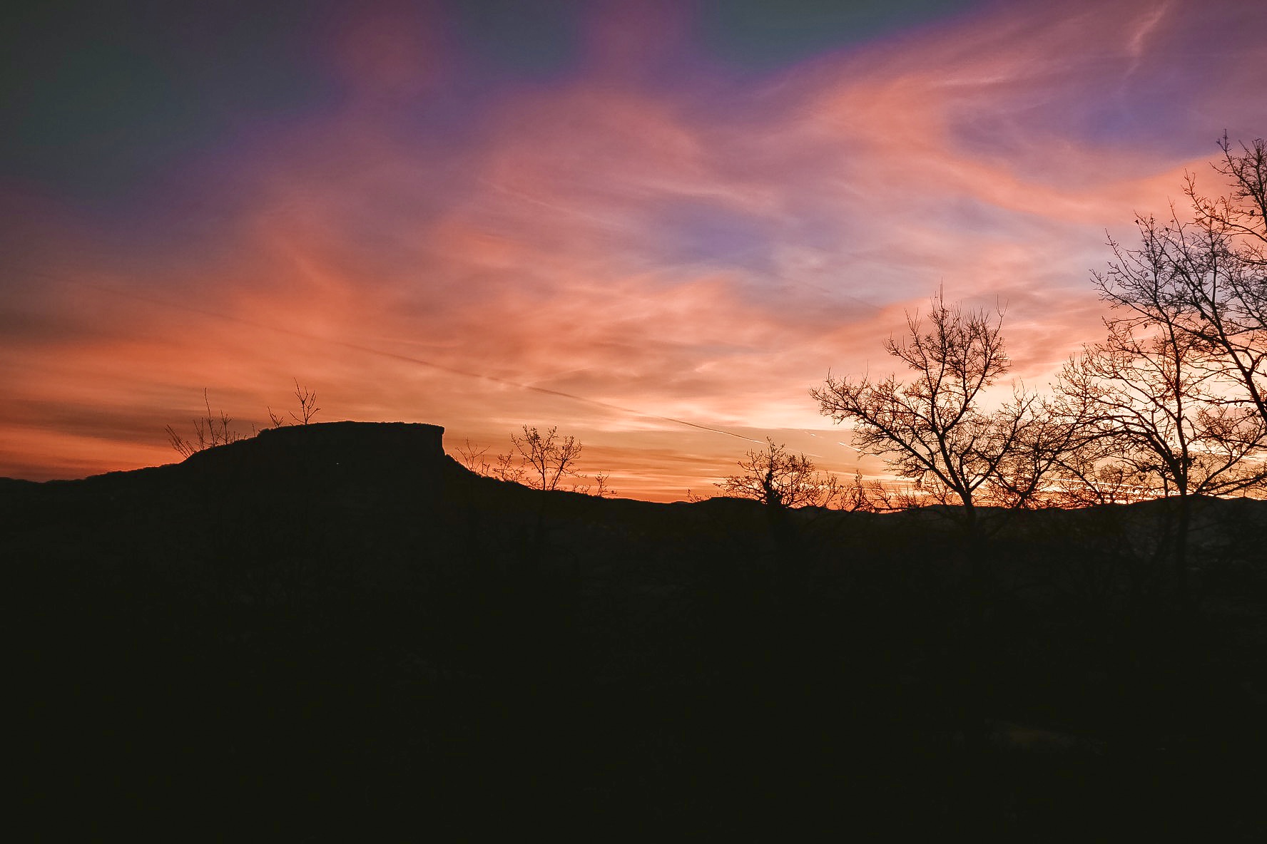 Bismantova Stone at dawn