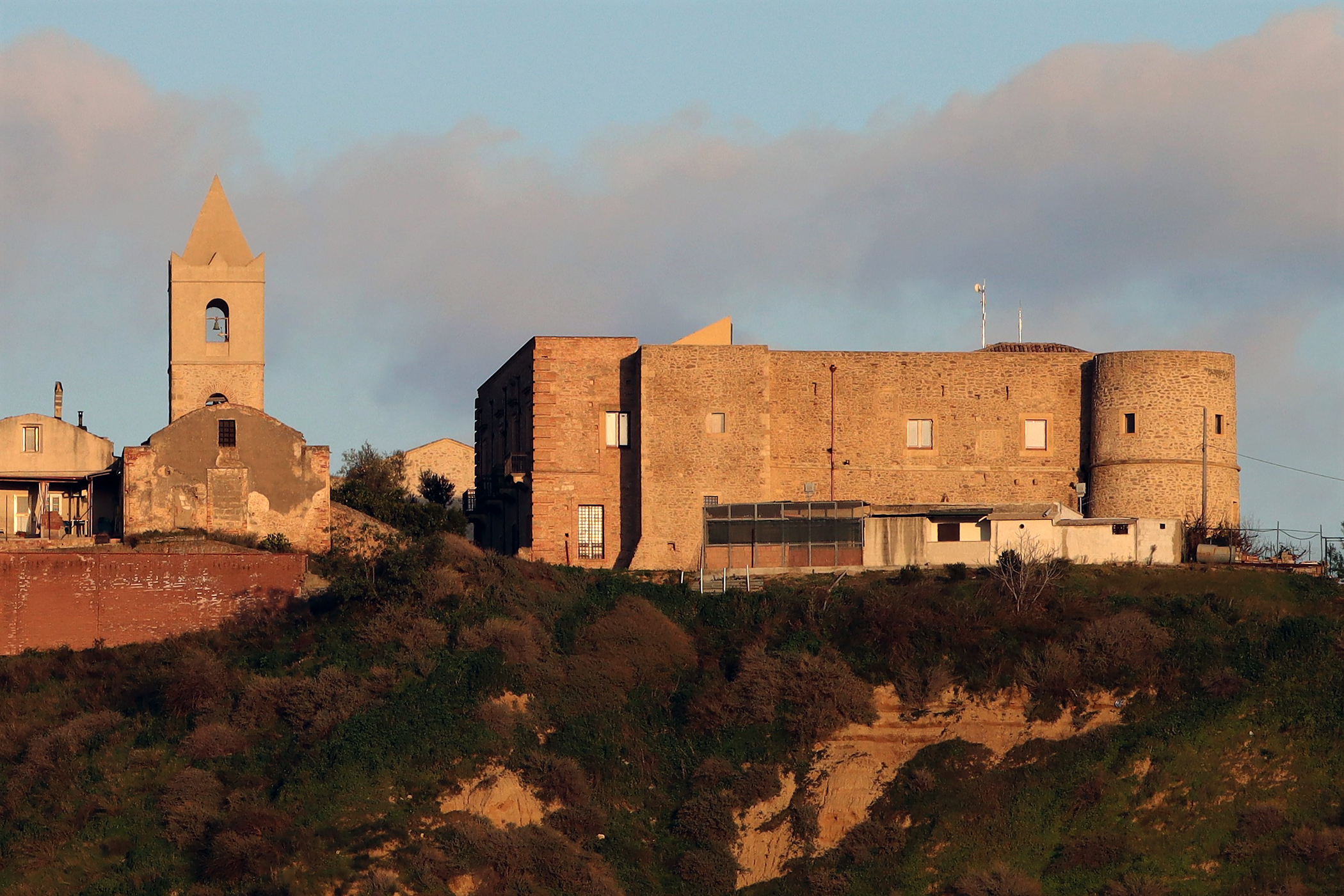 Il Castello e la Chiesa Madre - "vista insolita"