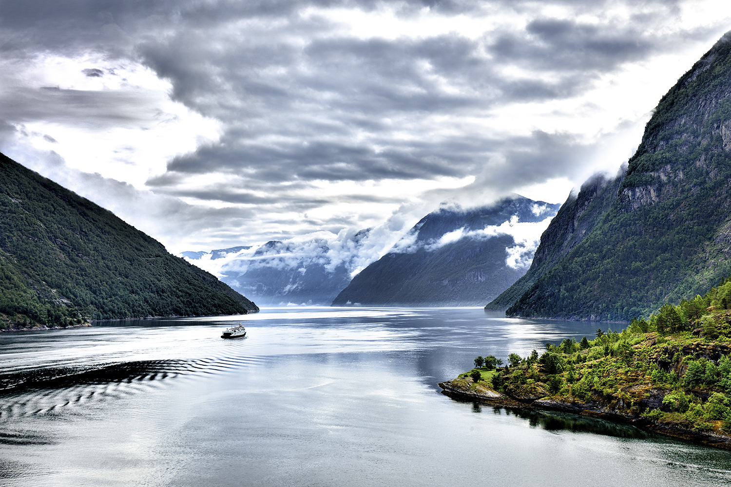 L'Alba sul fiordo di Hellesylt