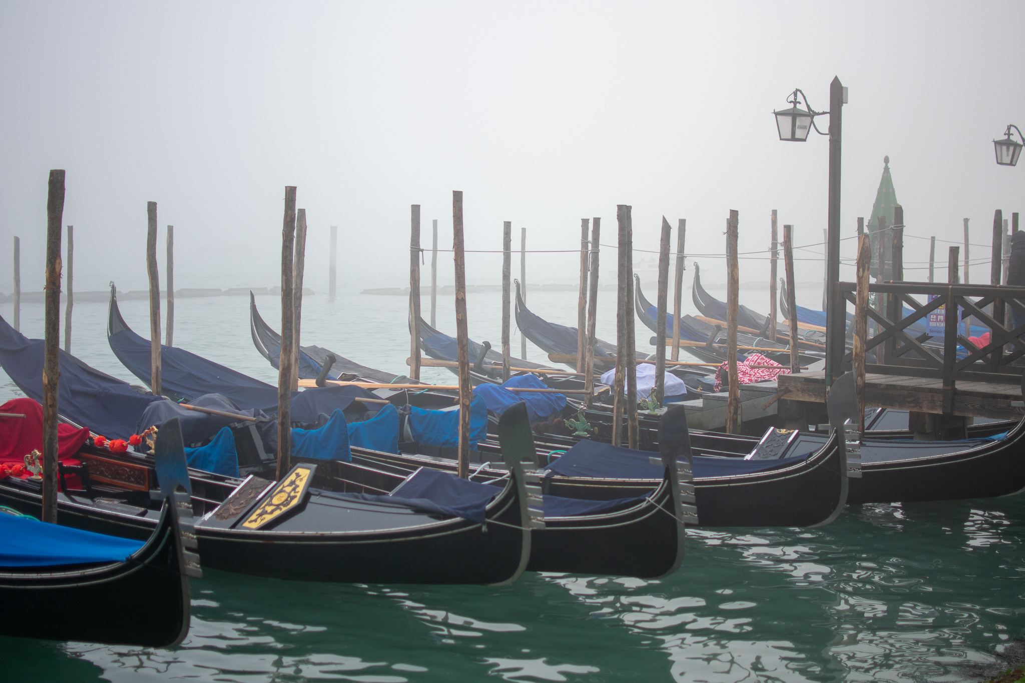 Gondole e nebbia