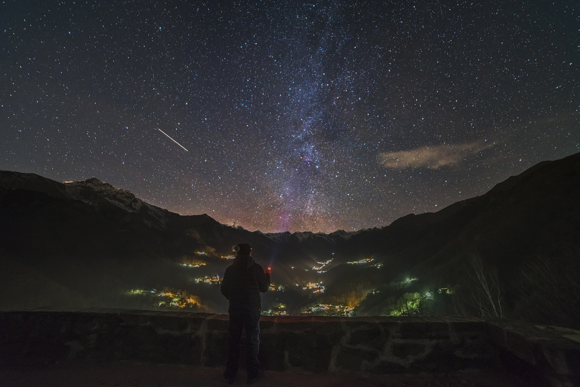 There's a lighthouse pointed at the Insu '