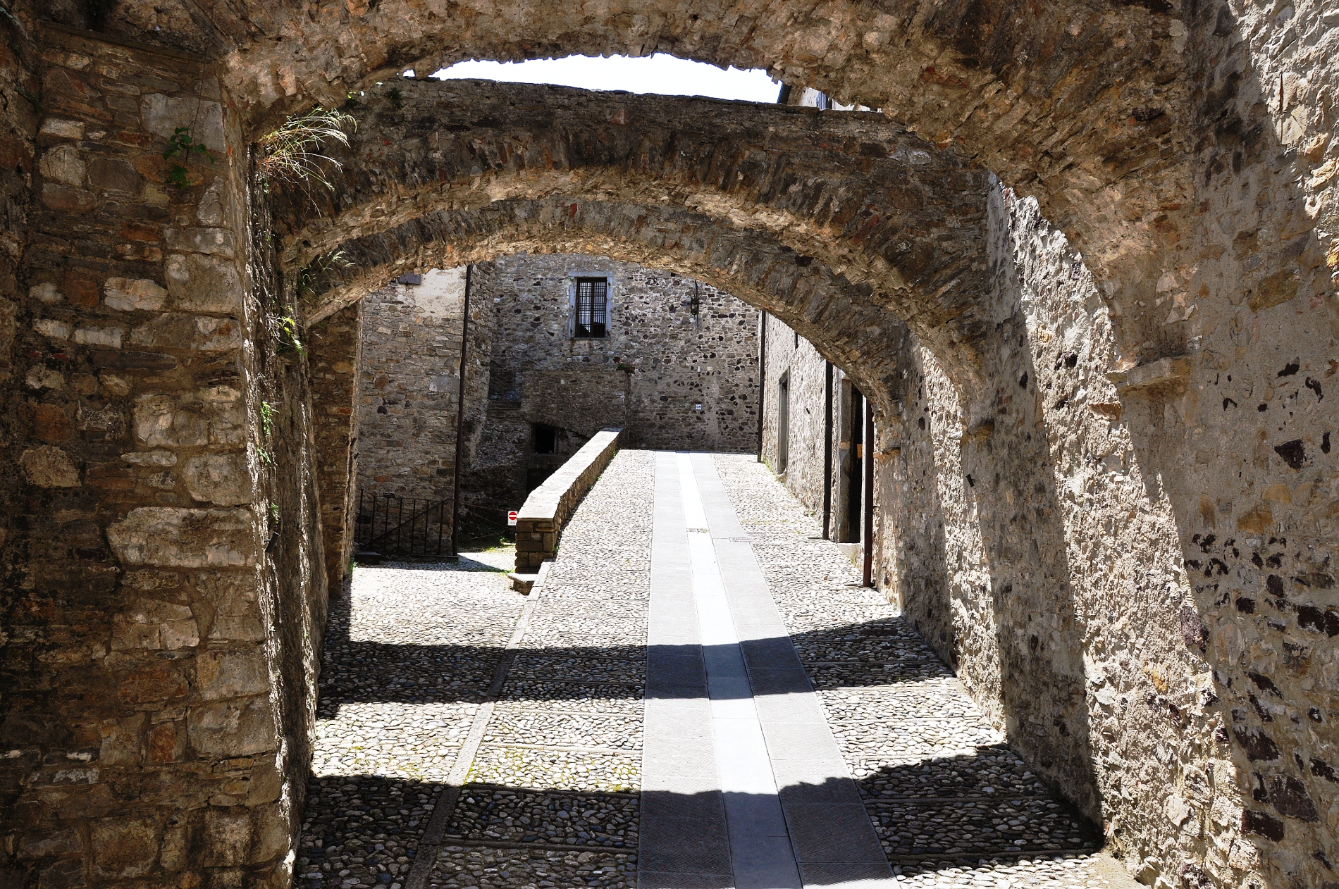 Castello di Bardi - strada interna