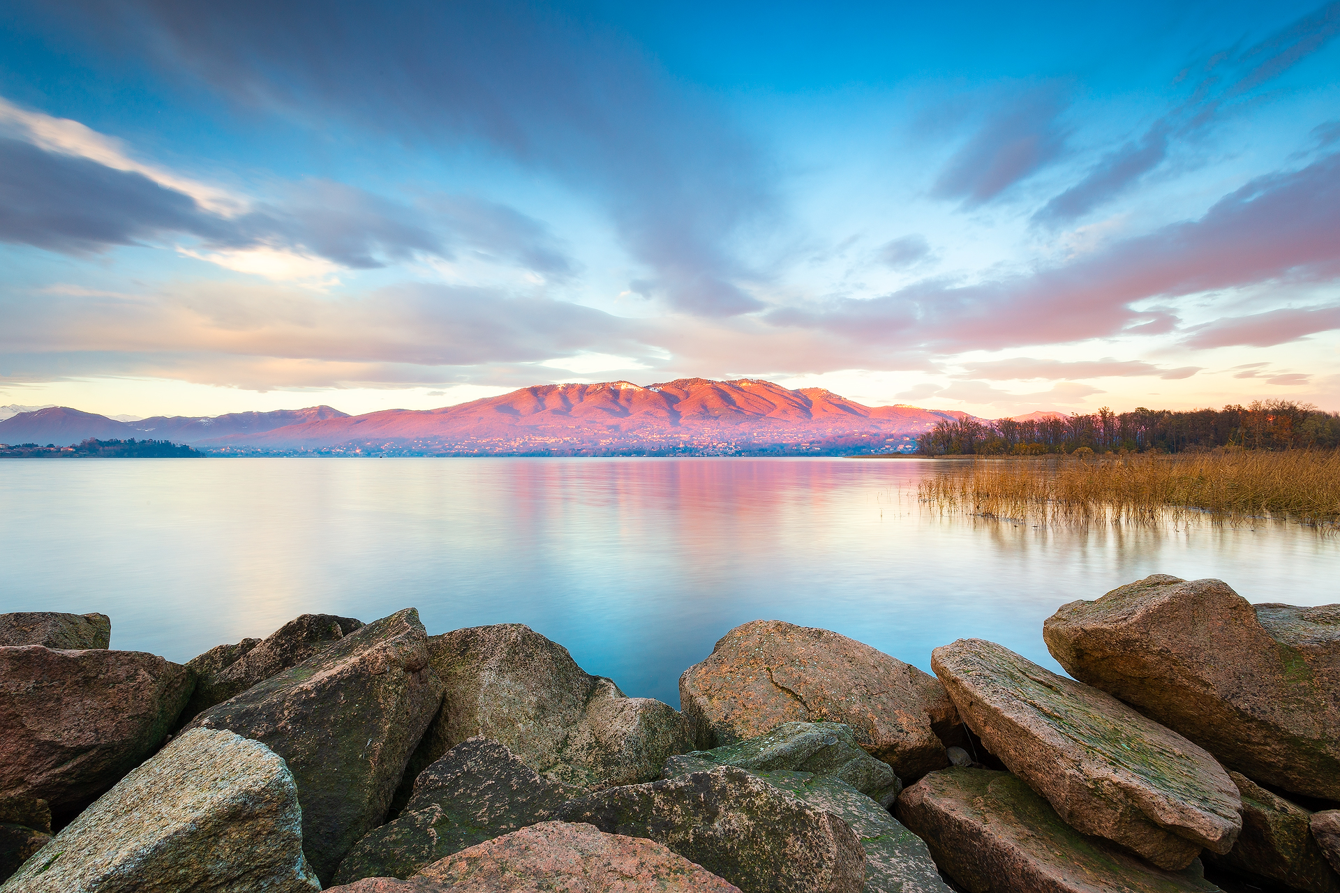 Tramonto sul lago di Varese