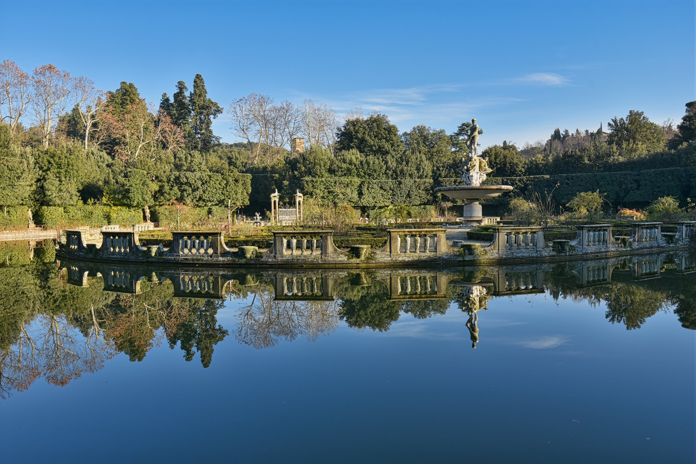 Riflessi nella Vasca dell'Isola - Giardino di Boboli