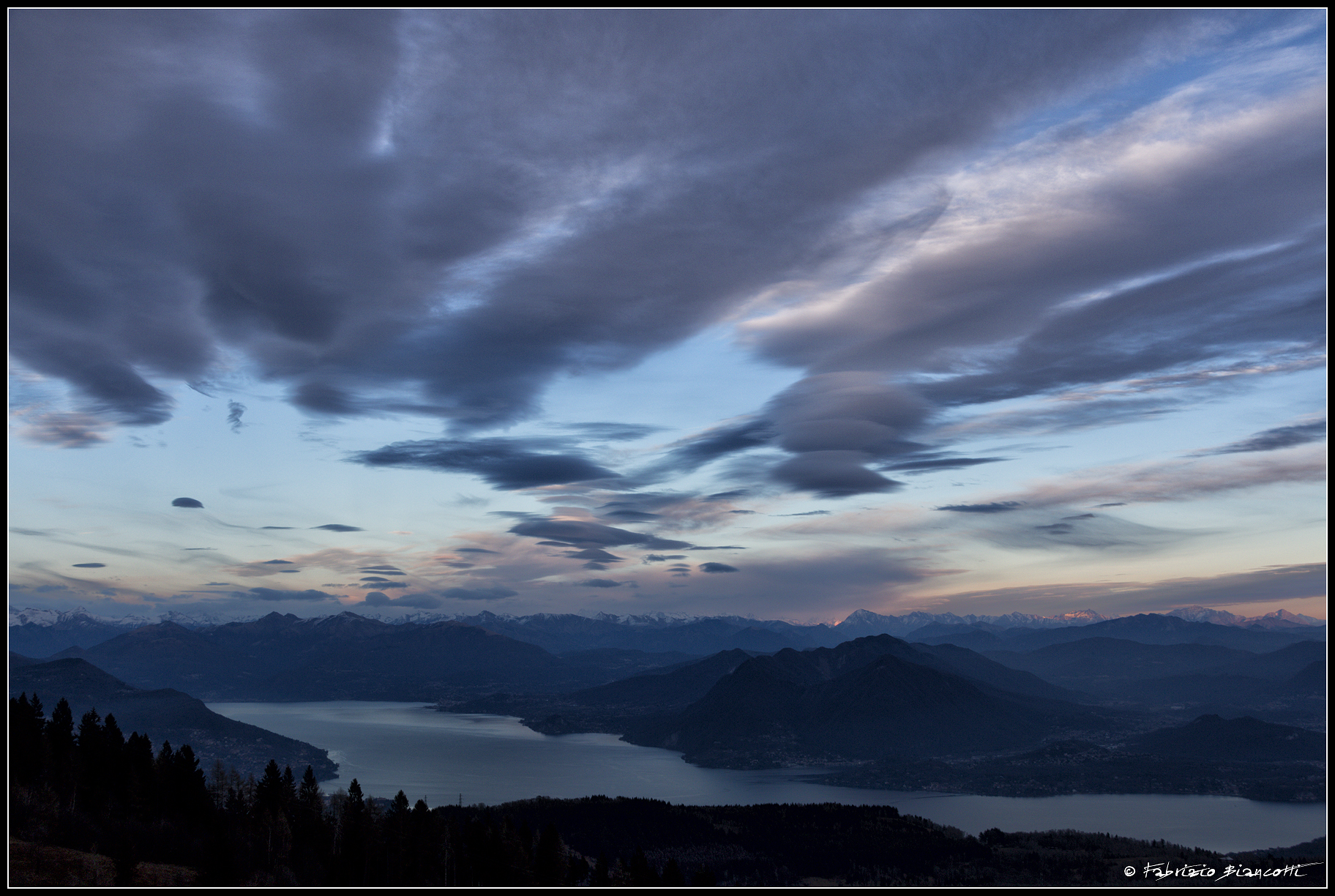 Last lights of the day on Lake Maggiore