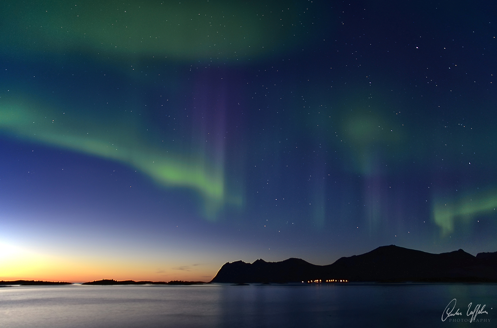 Isola di Senja: aurora boreale al tramonto