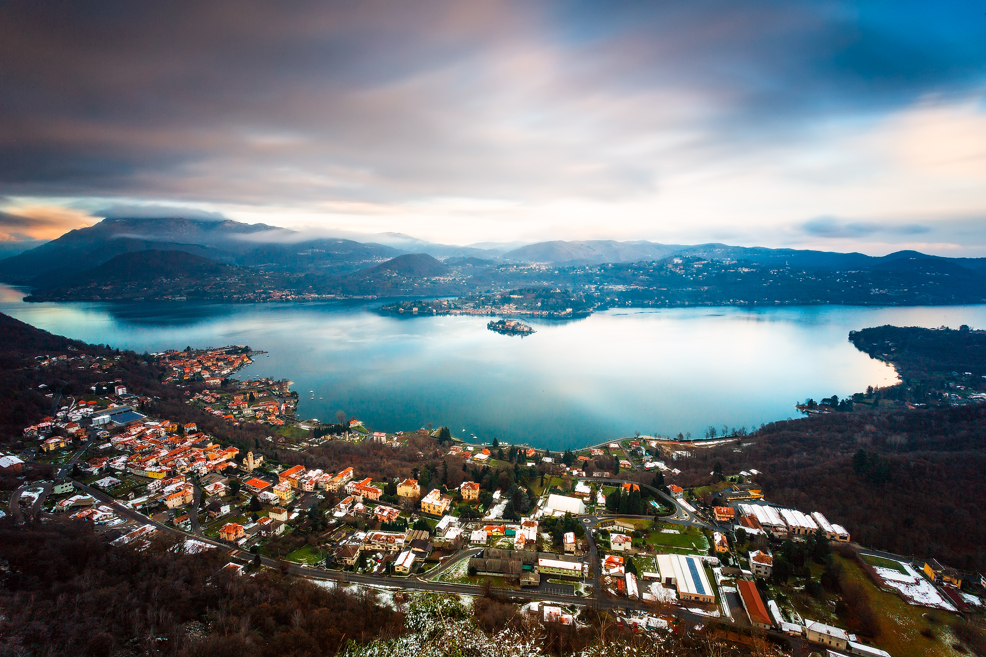 Salendo alla Madonna del Sasso - Lago d'Orta
