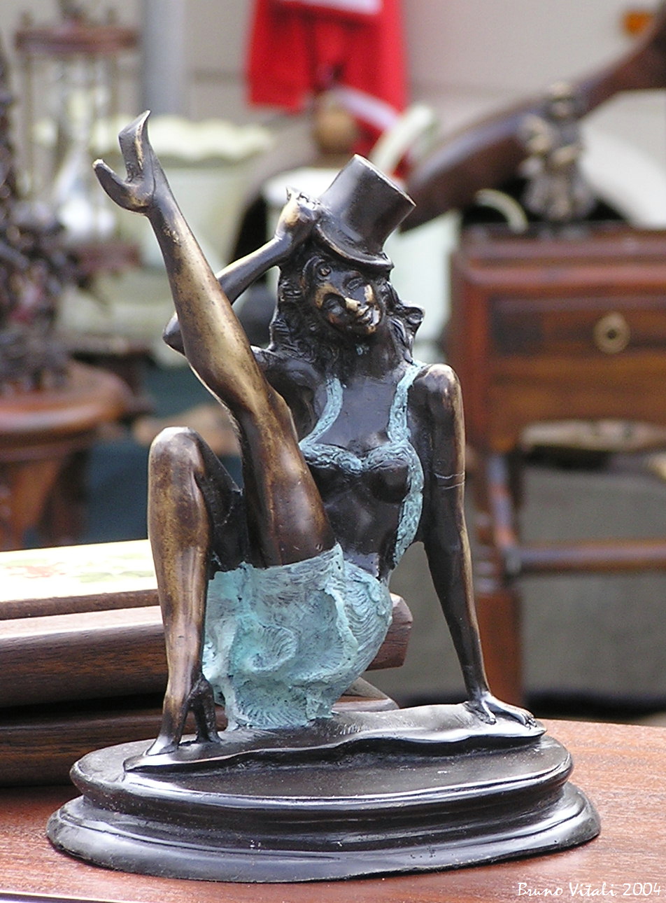 Ballerina at the market in La Thuile