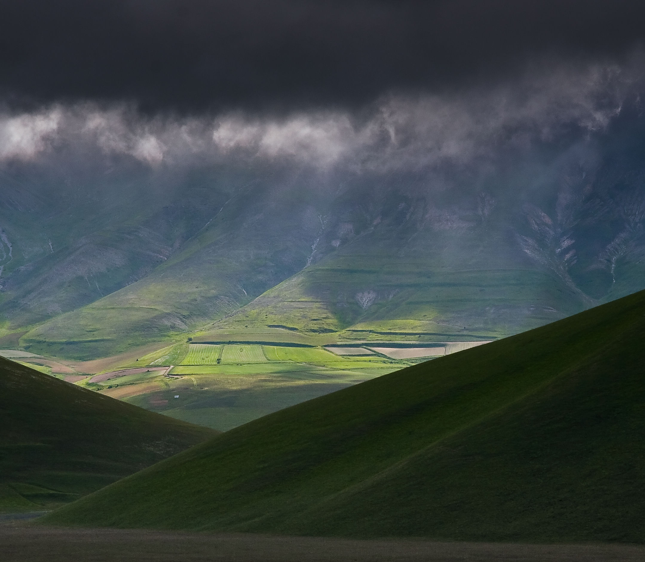 Castelluccio di Norcia, tempesta sul monte Vettore