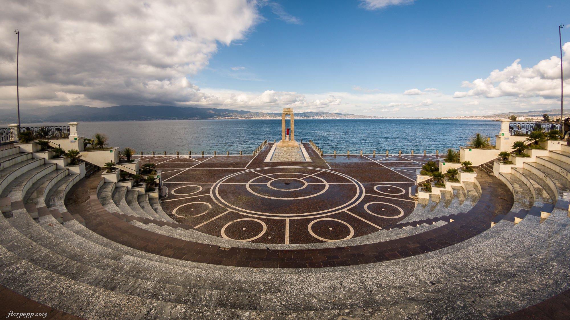 Anfiteatro su lungomare Italo Falcomatà