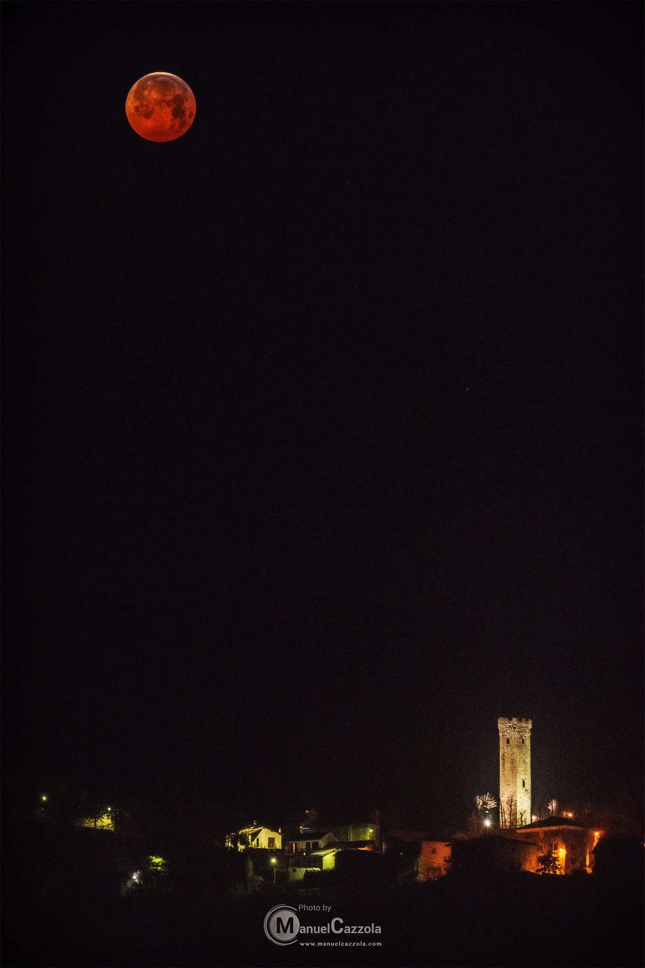 Denice e la sua luna di sangue ©2019|Manuel×la