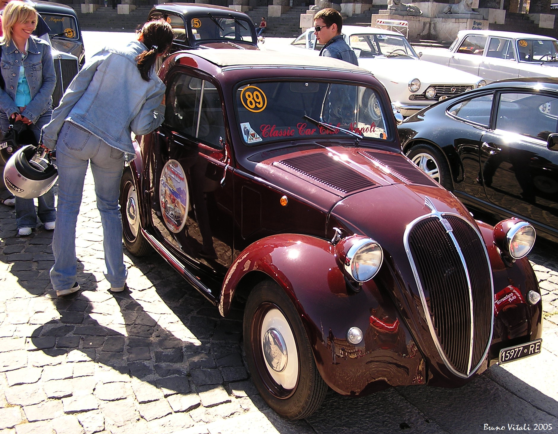 Napoli Topolino amaranto a P.za del Plebiscito