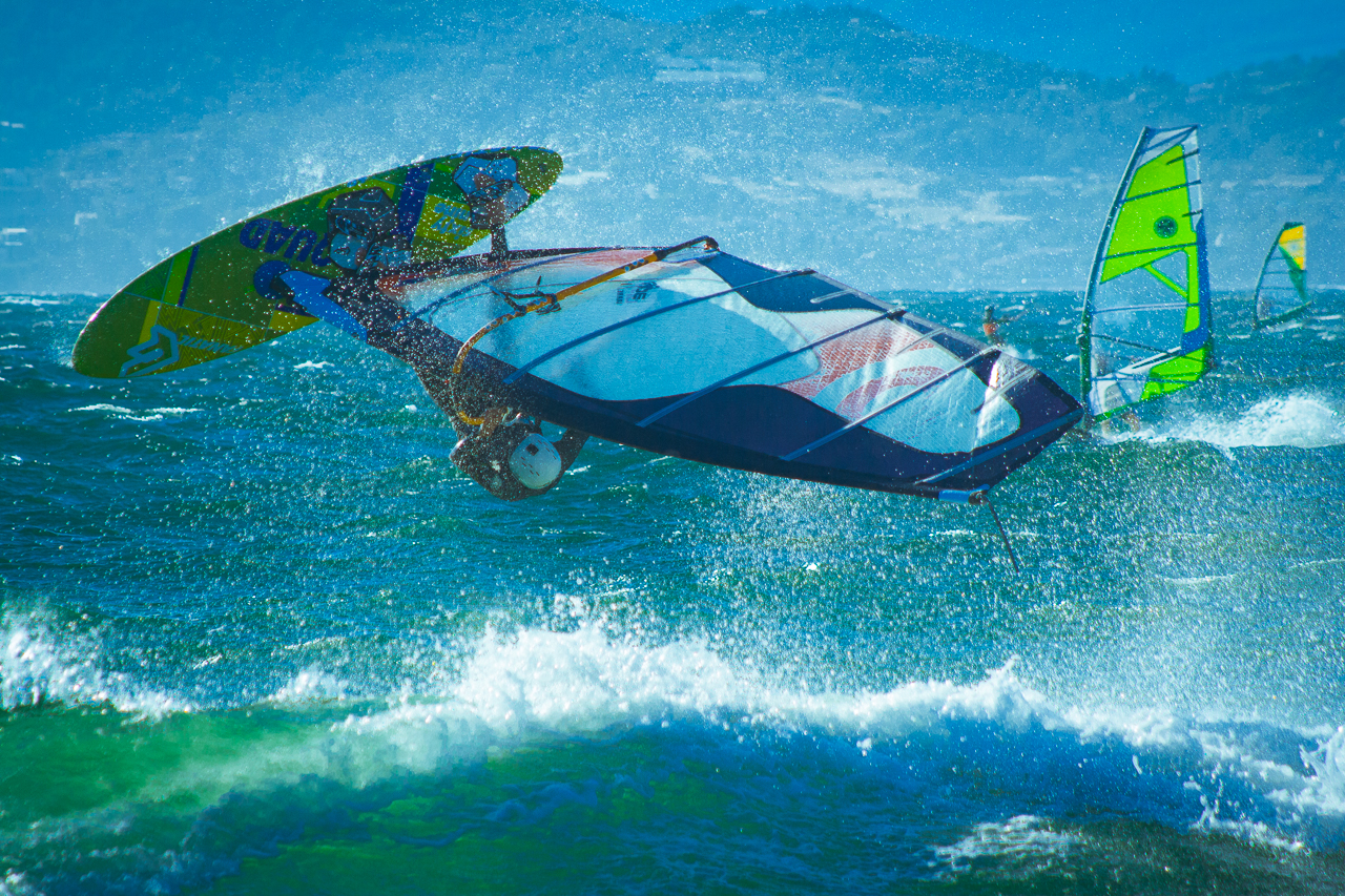 Acrobatics at the Plage de L'almanarre