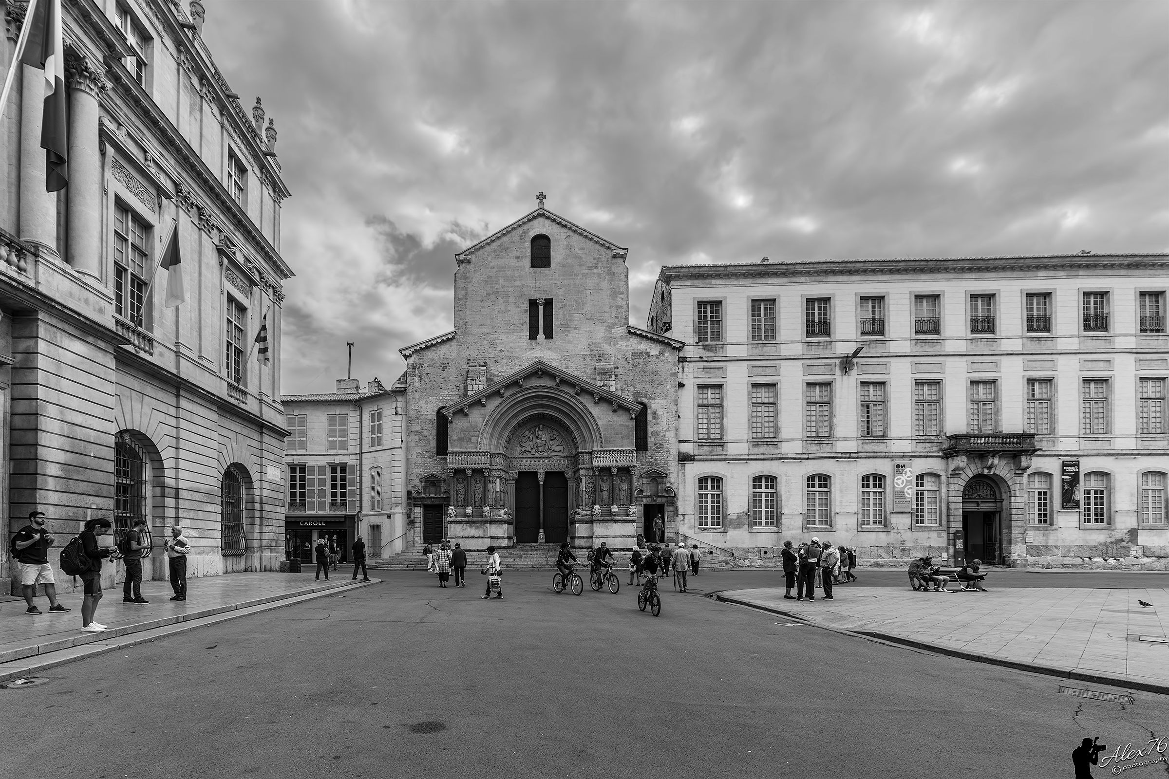 Vista sulla chiesa di S. Trofimo (Francia)