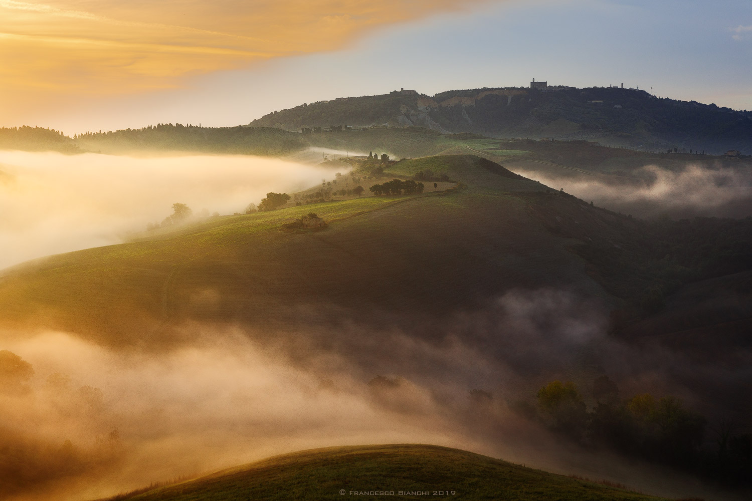 Nebbie sui colli di Volterra
