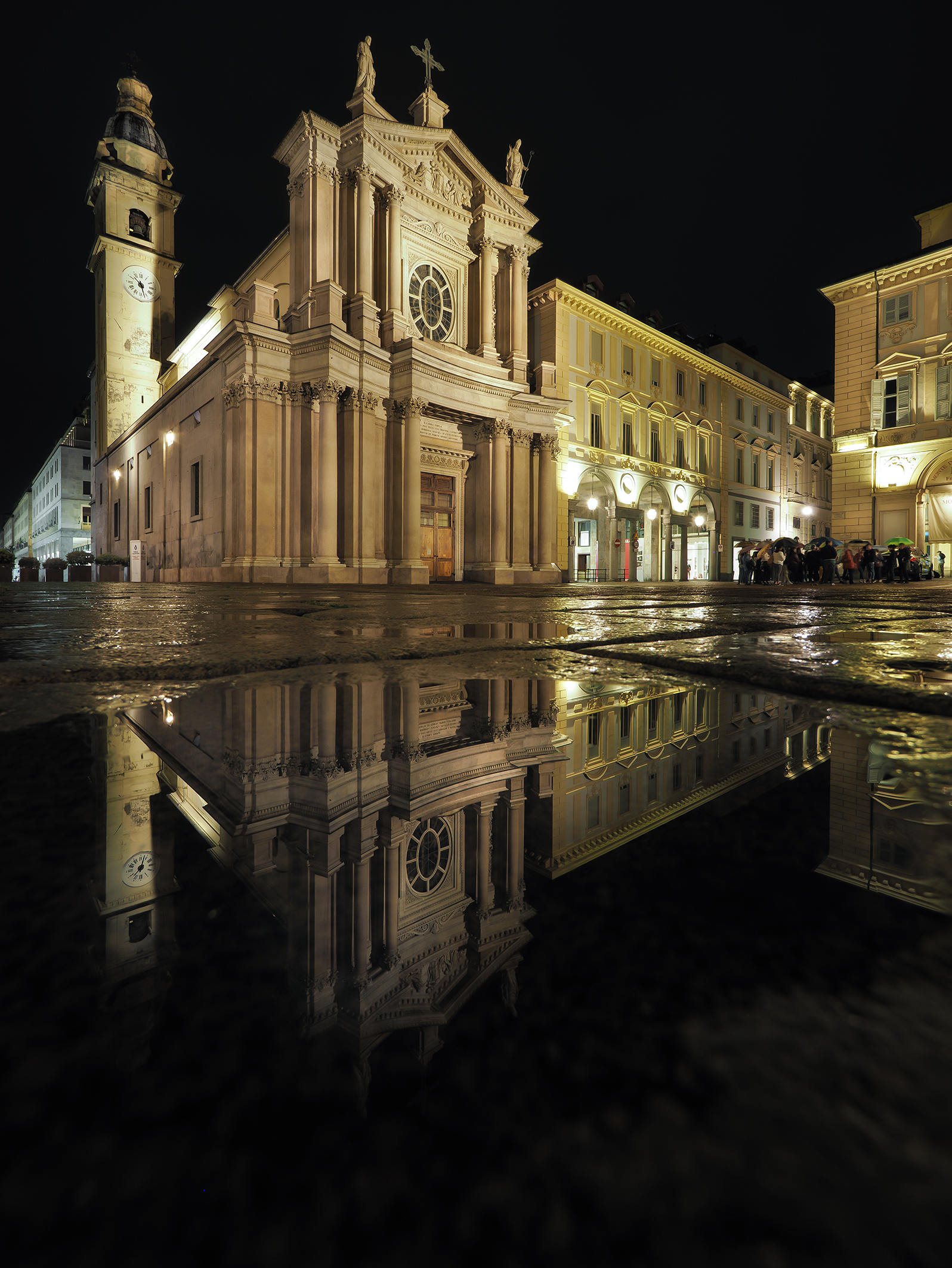 A meeting in front of San Carlo.