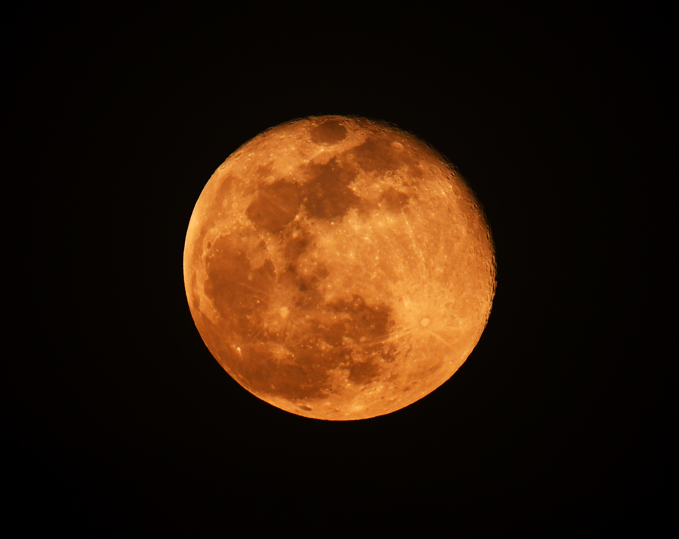 Moon Made last night yellow