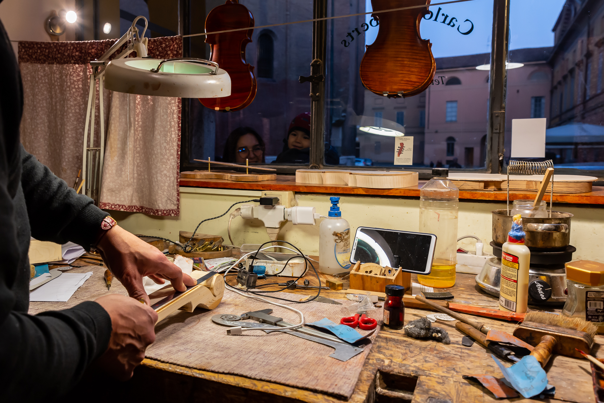 Bottega, nipote e fidanzata