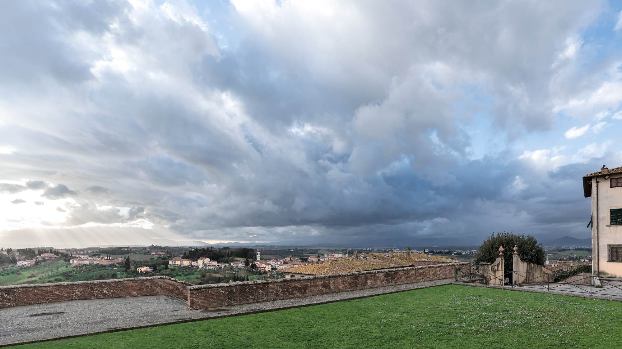 Un panorama dalla Villa Medicea di Cerreto Guidi