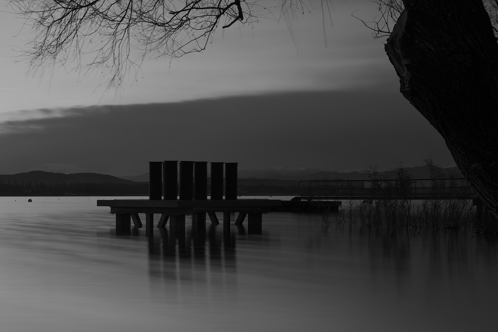 Scende la notte sul lago