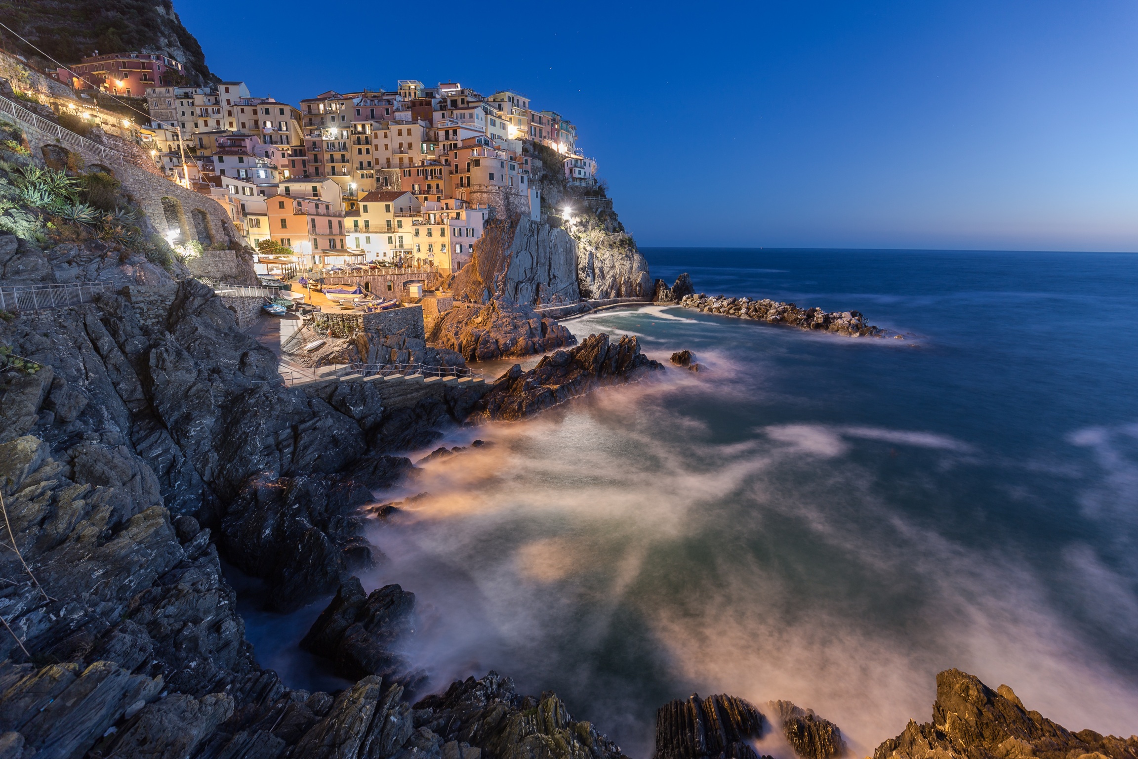 Sea Choppy Manarola Waits
