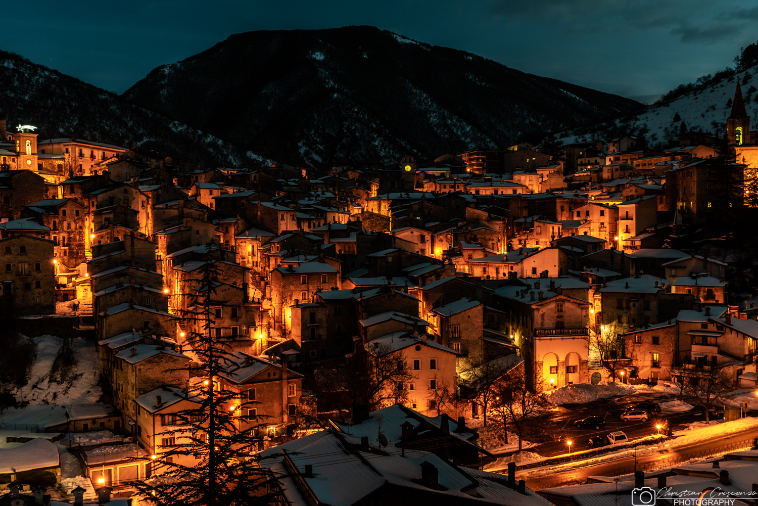 La città si infiamma