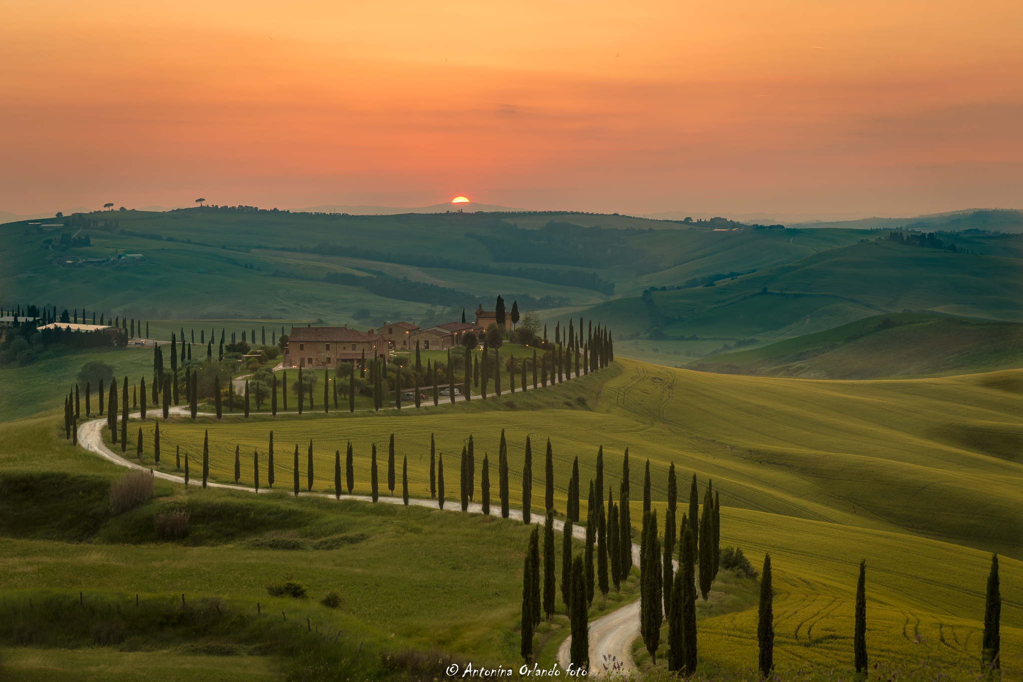 ....e il sole va a dormire . Val d'Orcia.