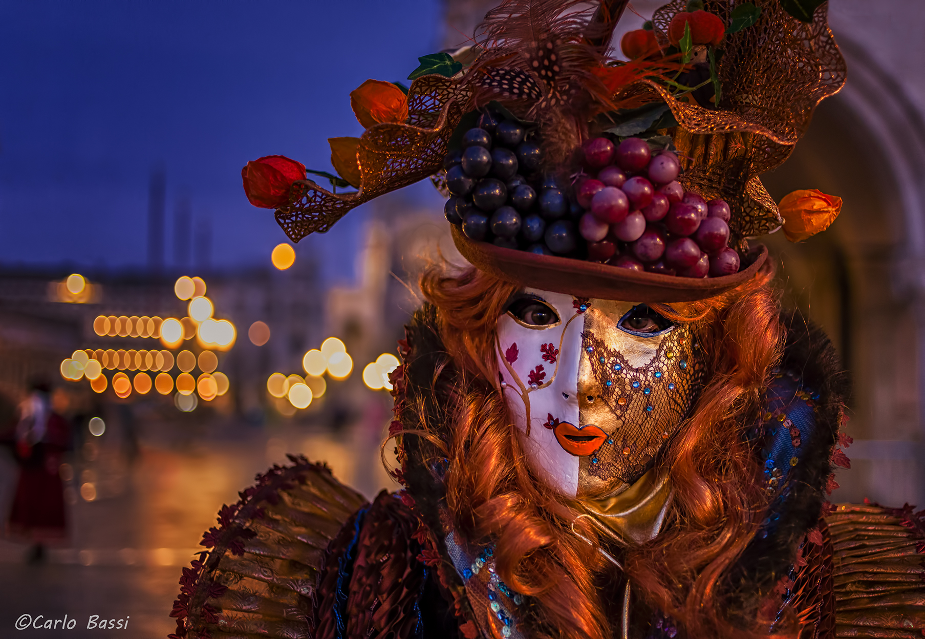 La maschera all'alba