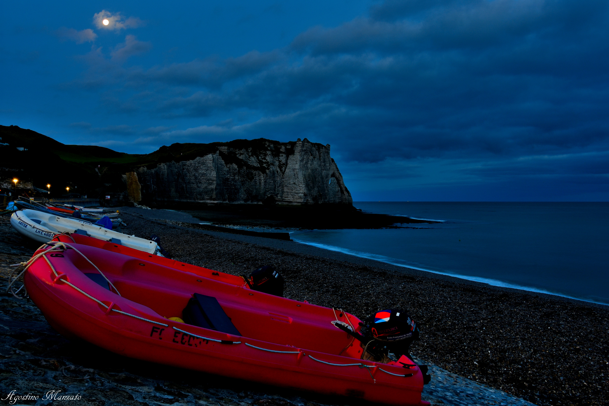 Aspettando l'alba ad Etretat