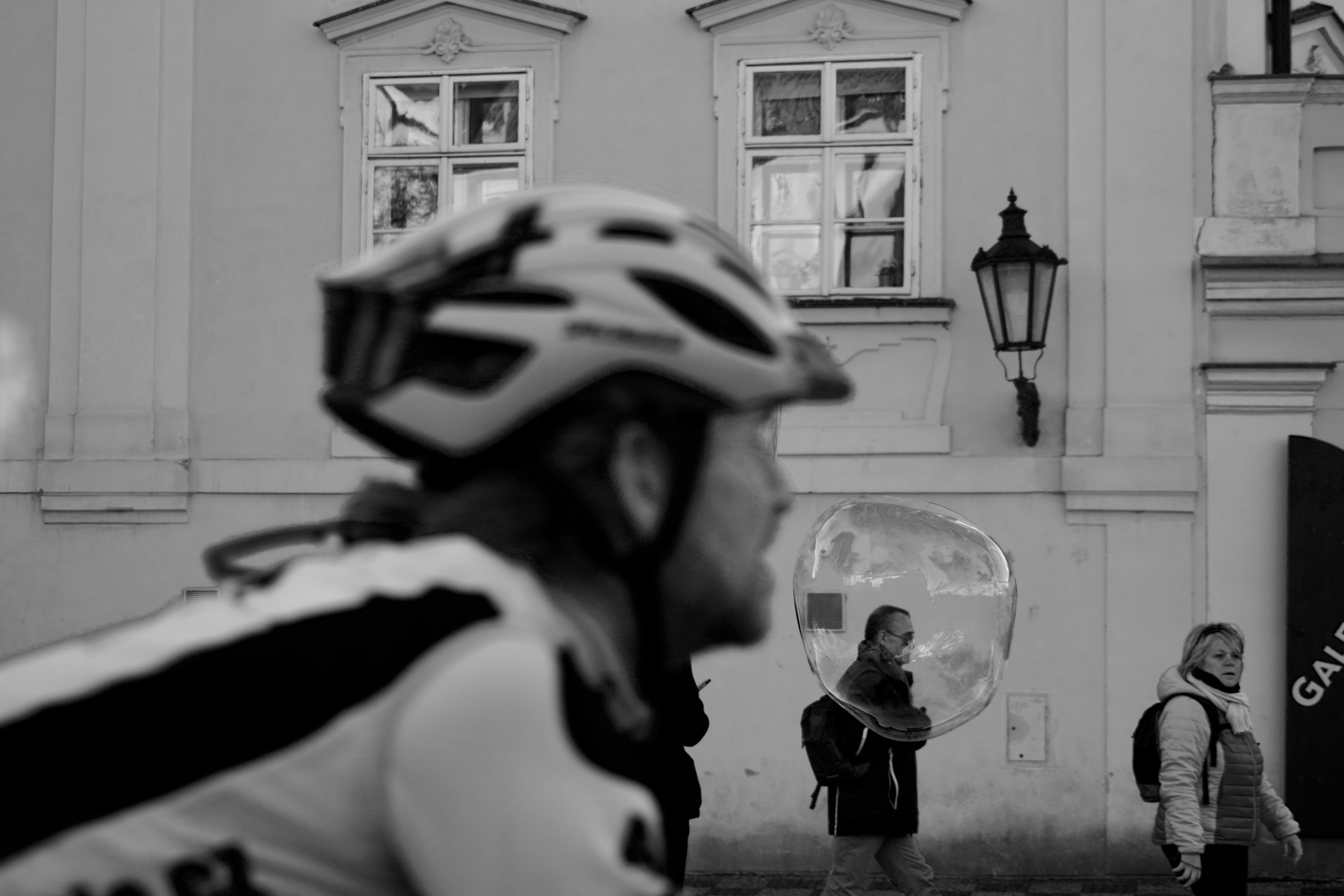 The head in a bubble