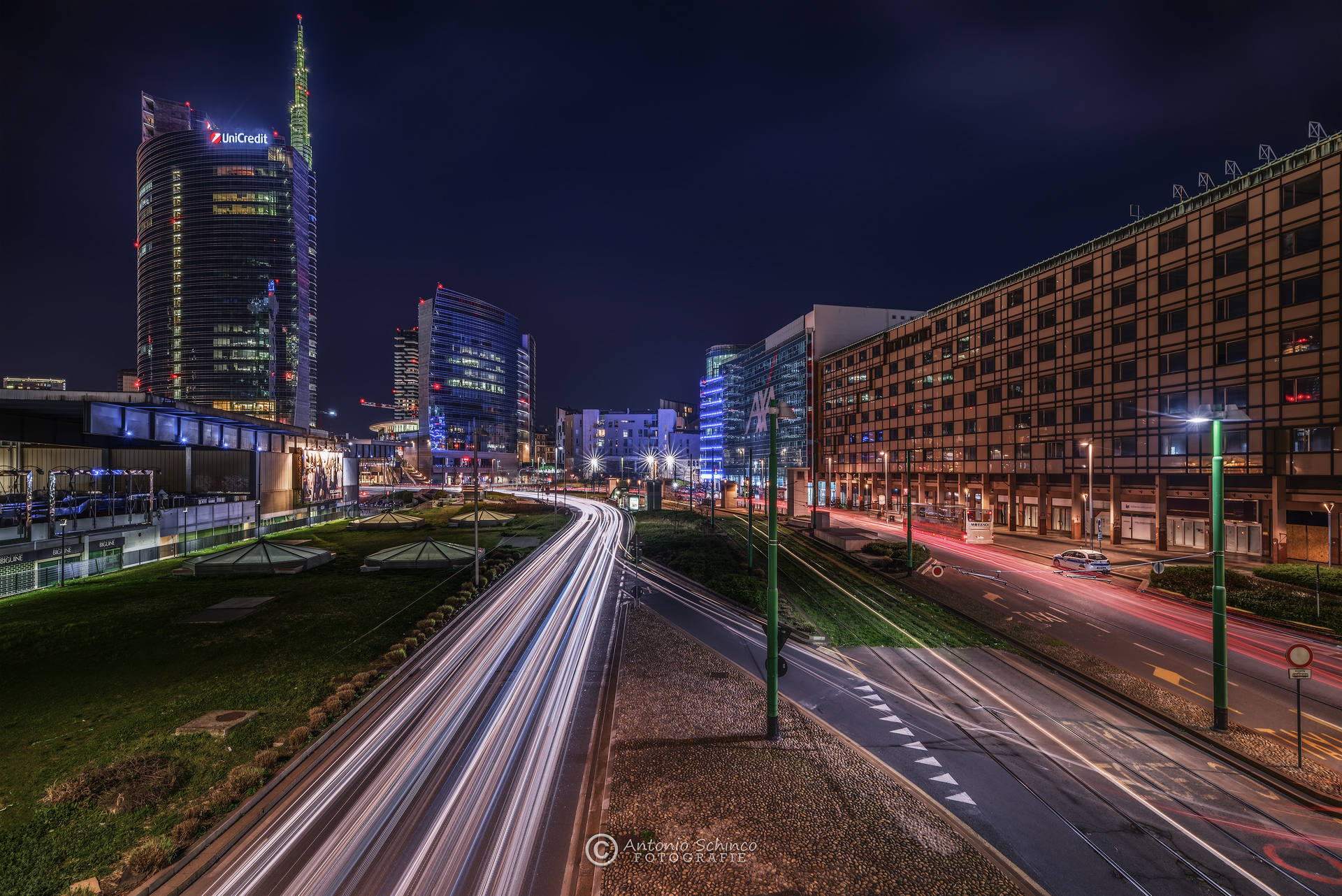 La Torre Unicredit By Night