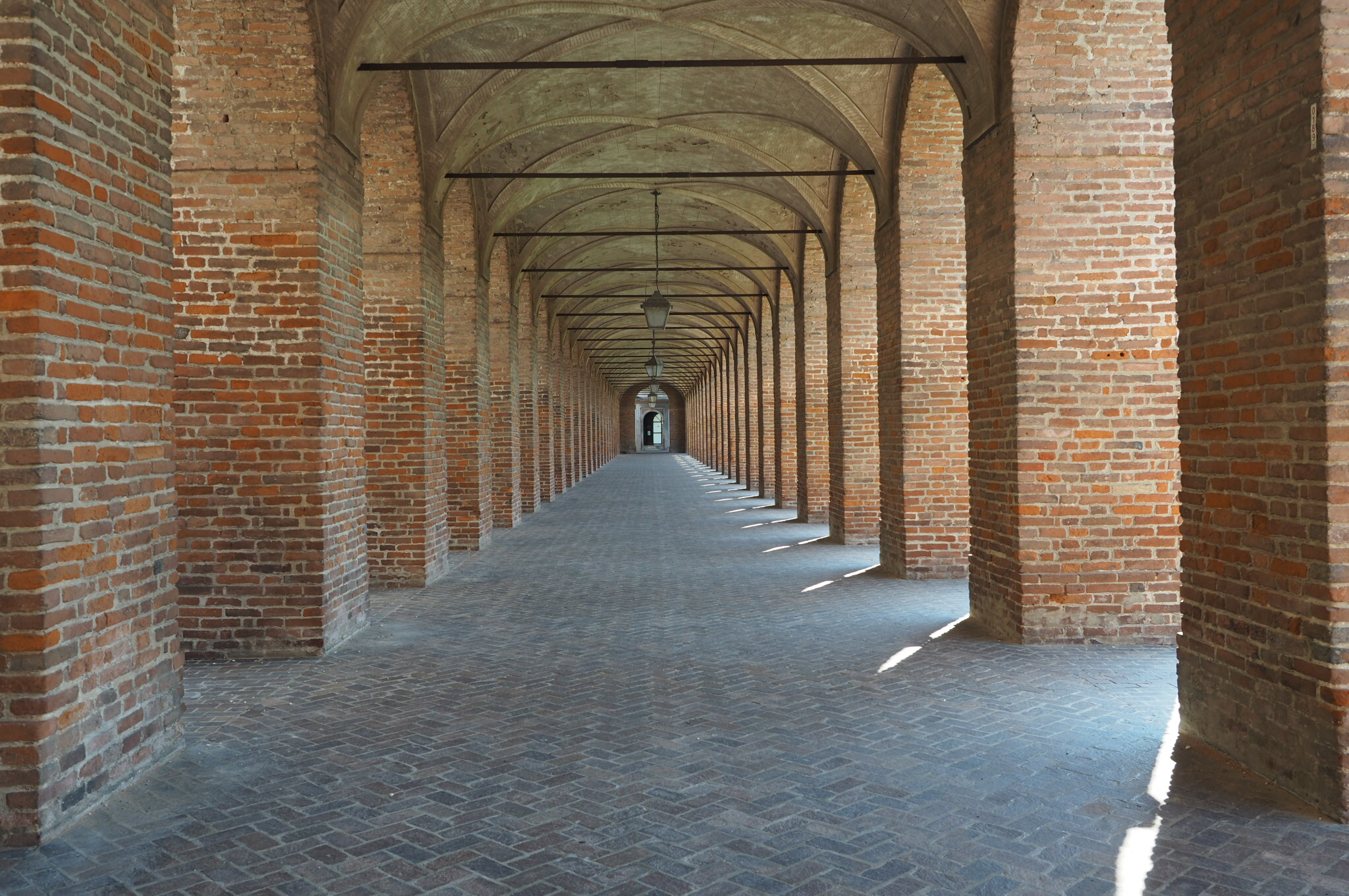 Sabbioneta , portici.