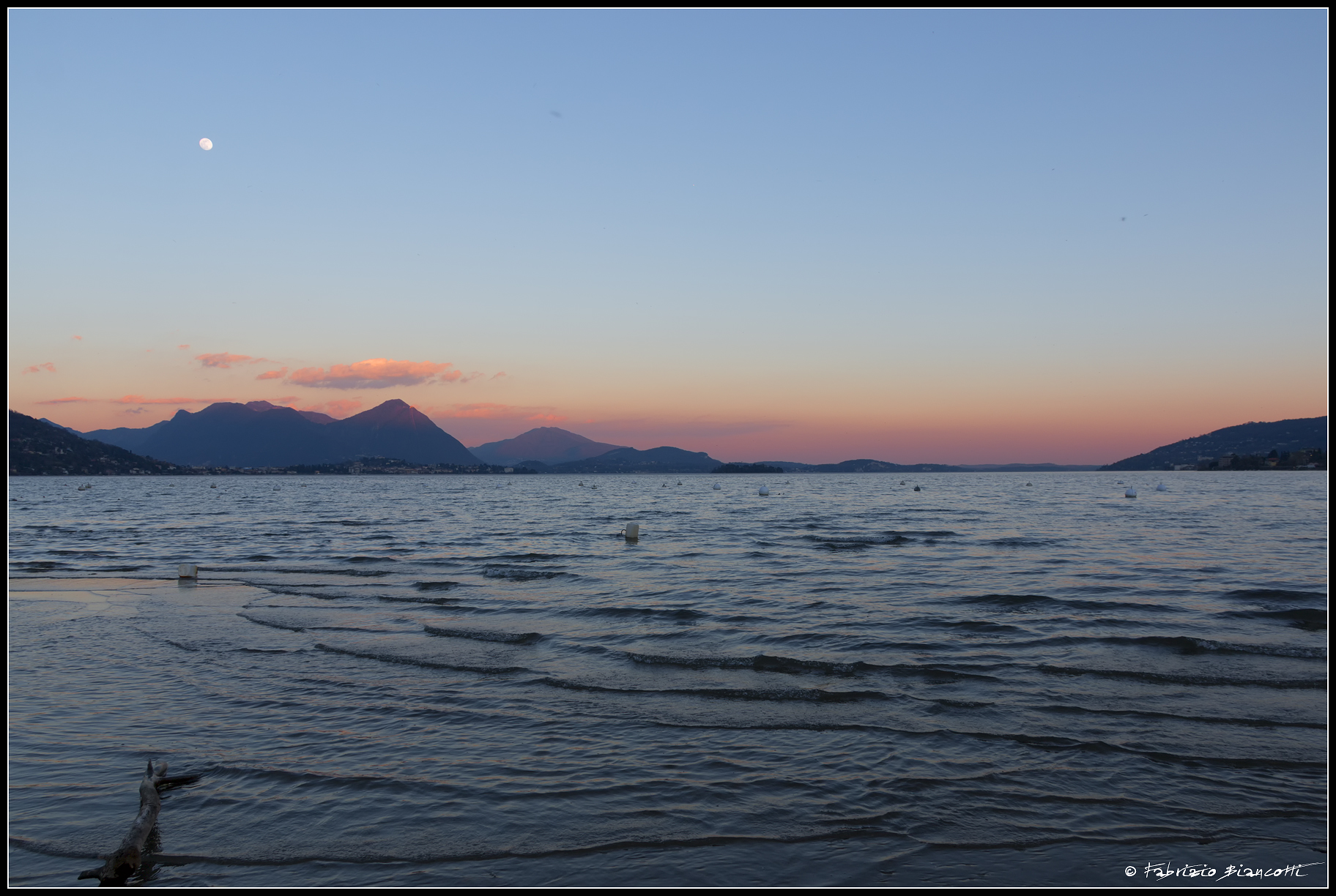 Un tramonto rosa sul Lago Maggiore