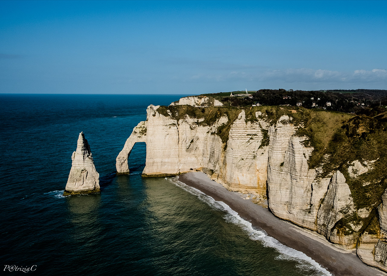 __les Falaises d'etretat__ (Normandy)
