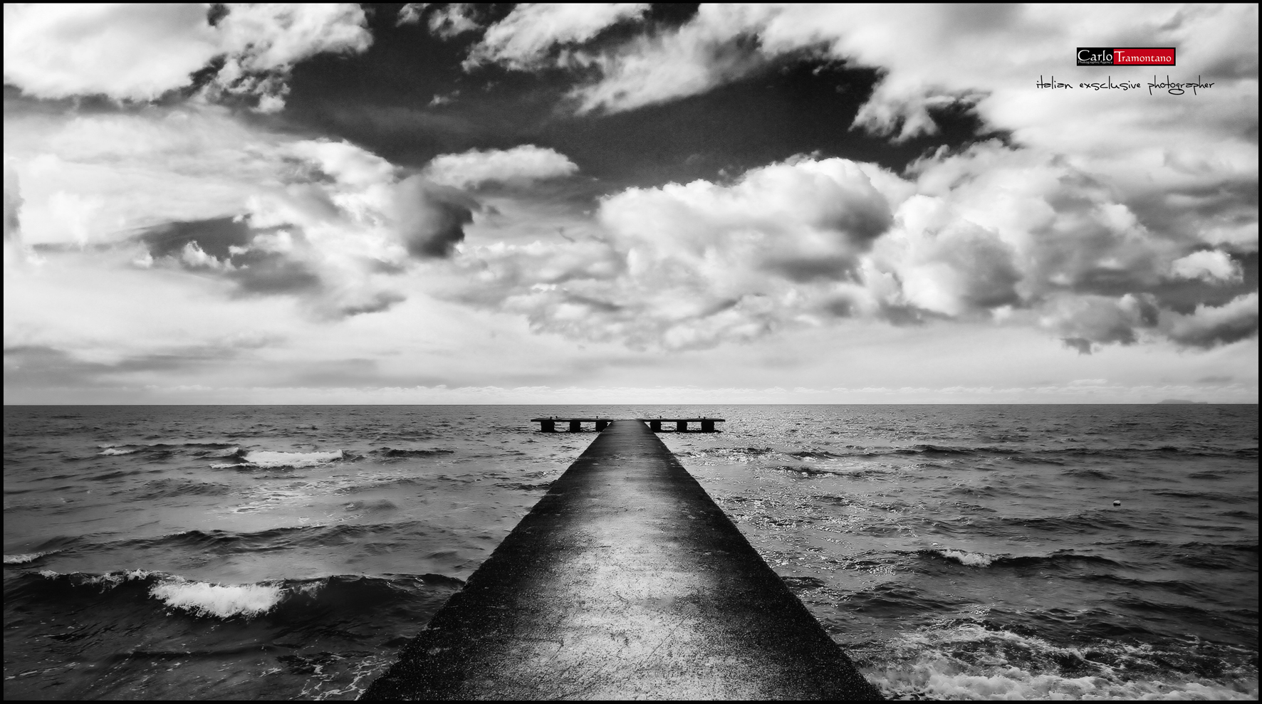 il molo in monocromo....