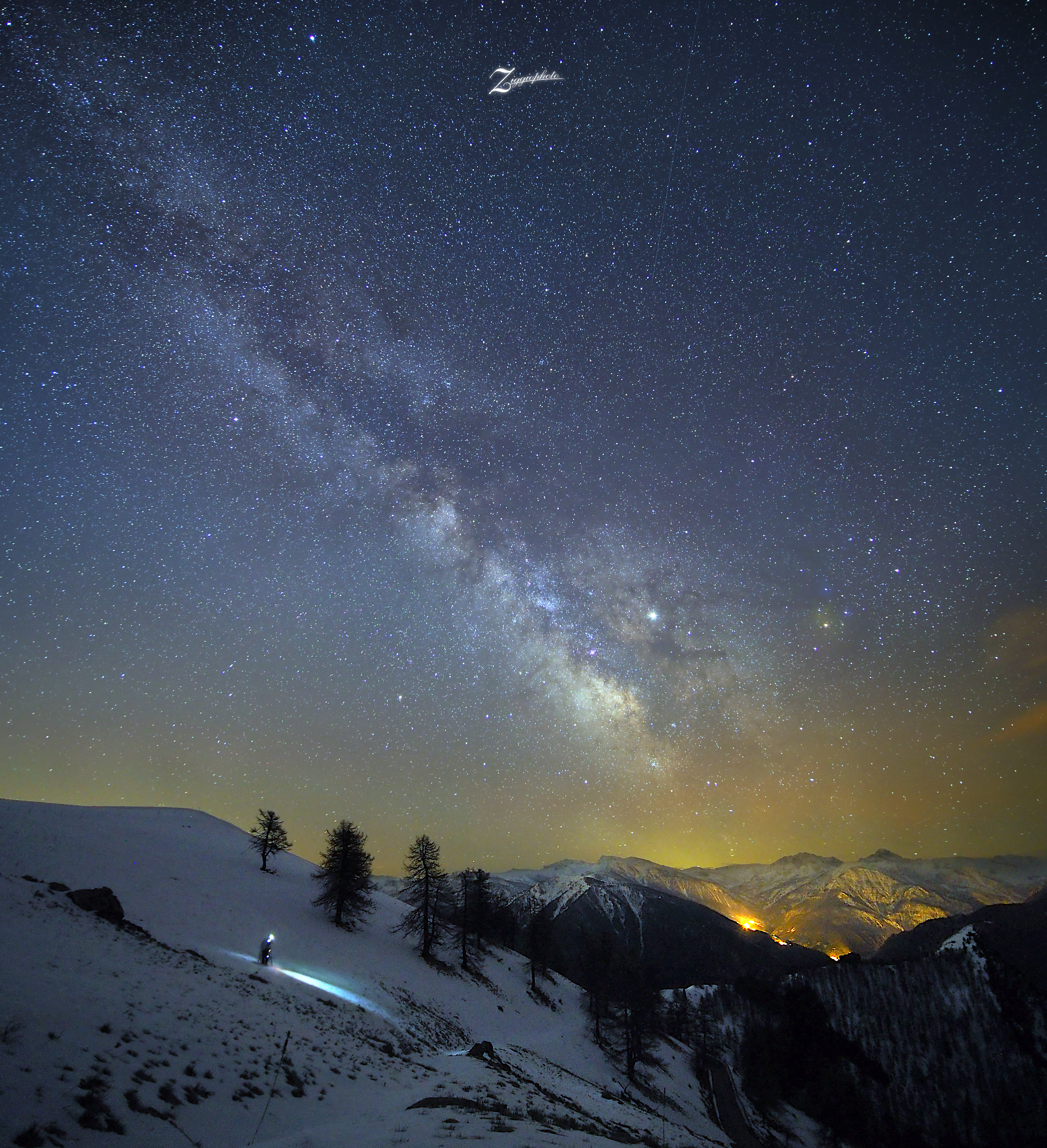 La 1° Via Lattea di stagione sorge sui monti innevati!