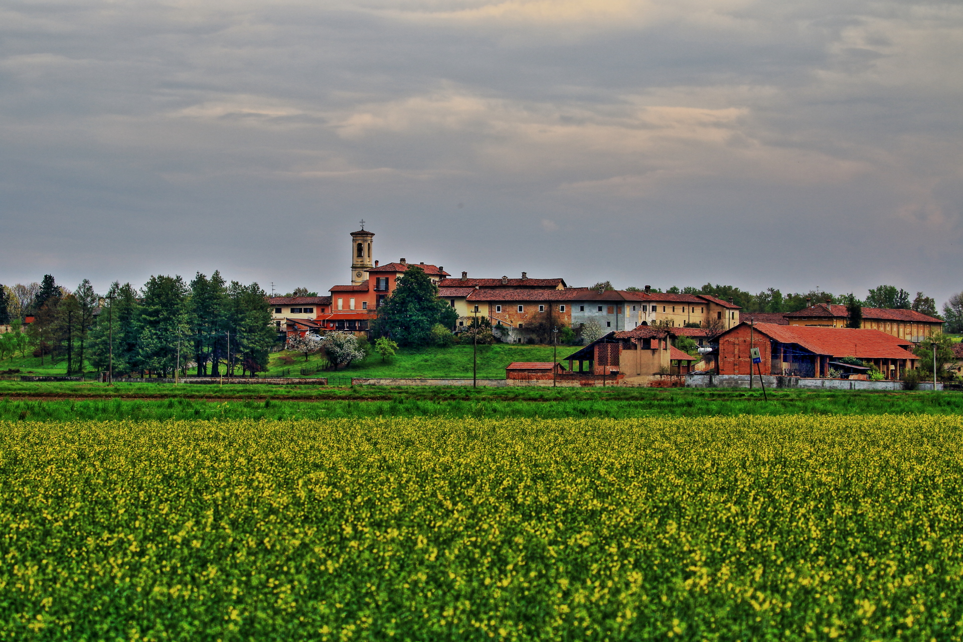 Badia di Dulzago in fiore