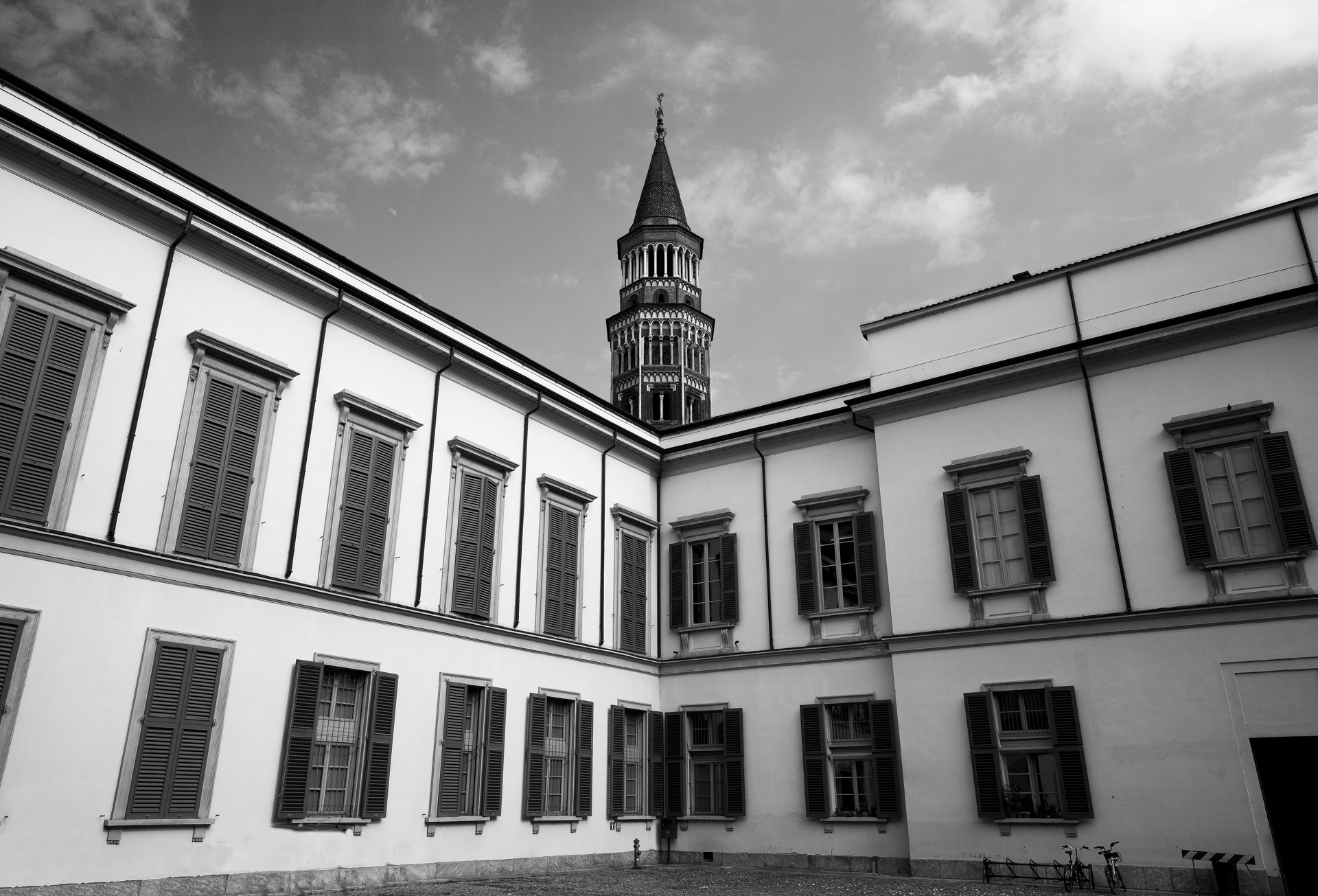 Royal Palace and St. Gotthard in court
