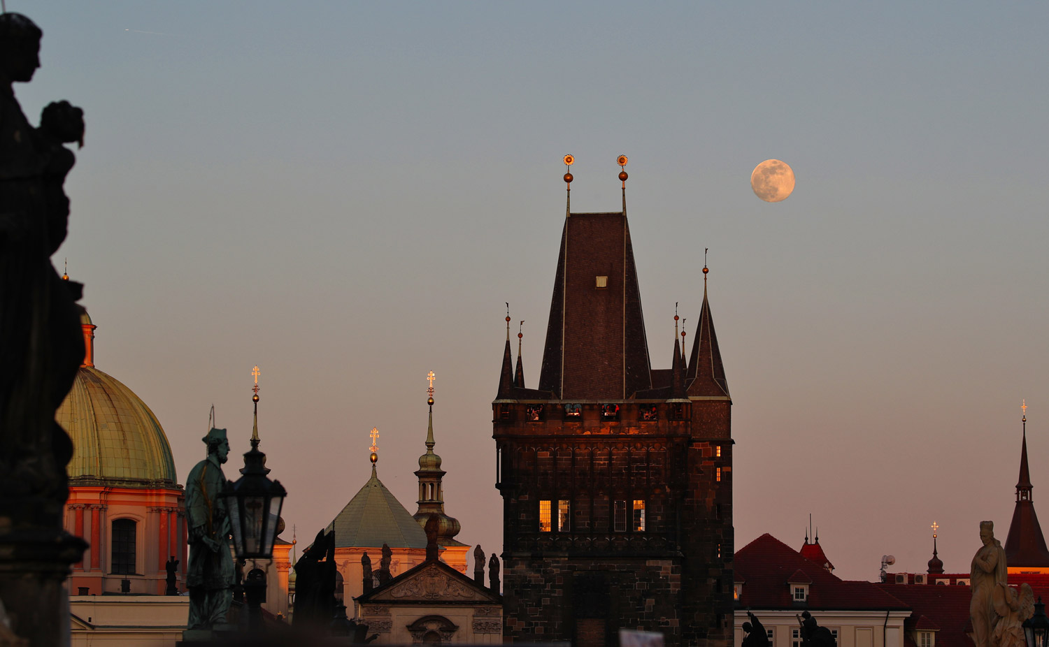 Praga - Luna sul ponte Carlo