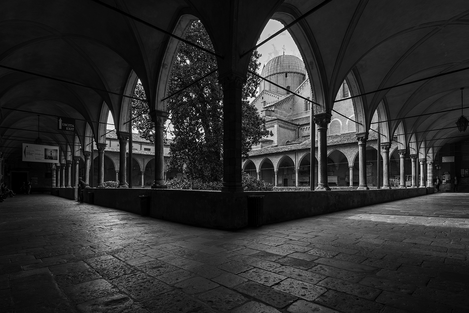 Il chiostro della Basilica