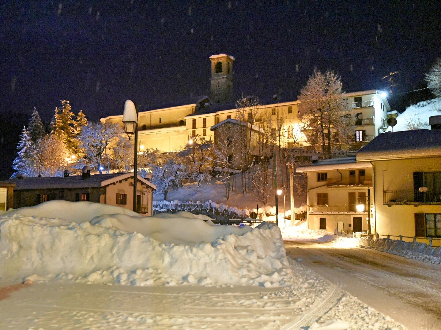 Neve in paese