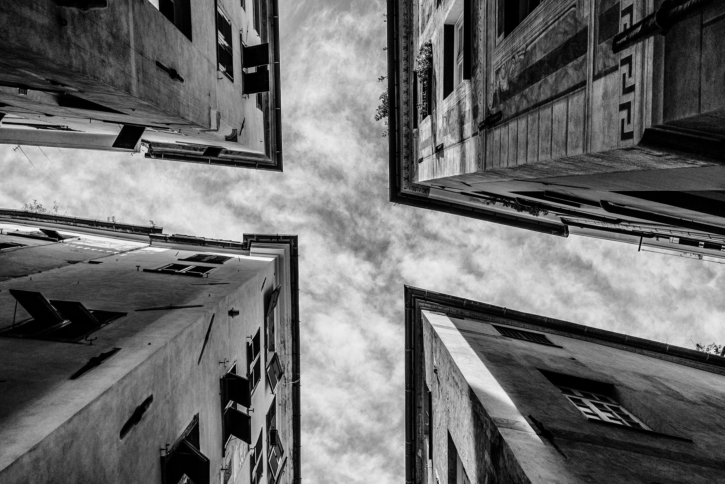 Incroci nei vicoli - via di Scurreria, vico Indoratori