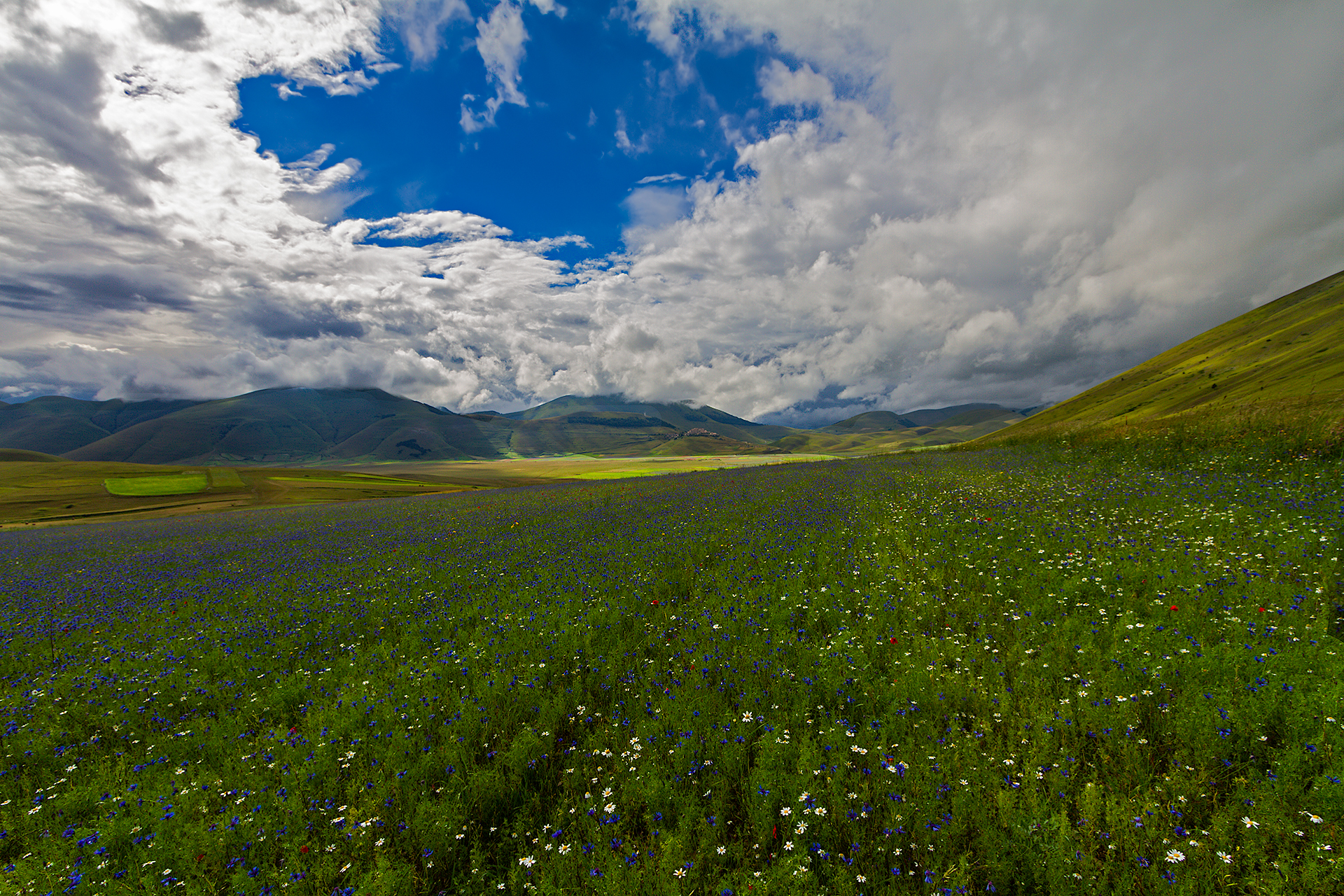The spiracle between the clouds