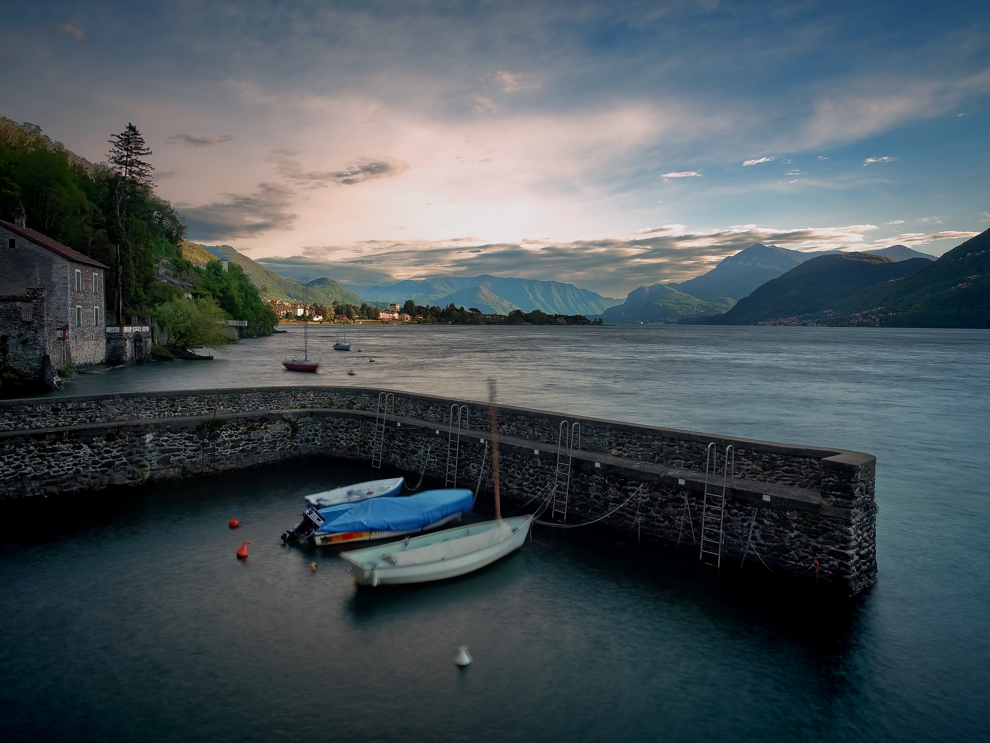 Il porticciolo sul lago