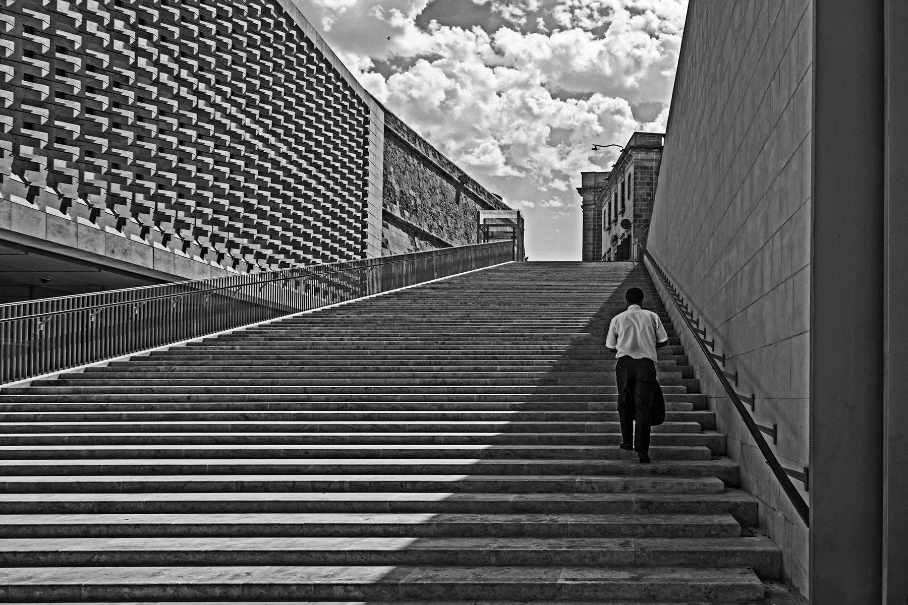 dall'ombra alla luce/b/n