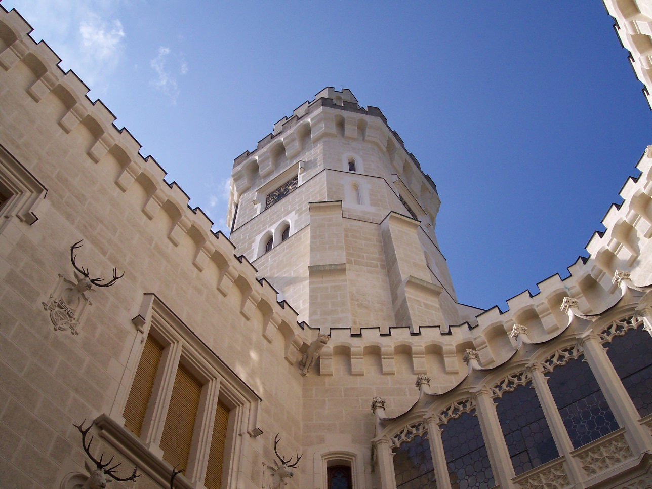 L at the hunter's dwelling