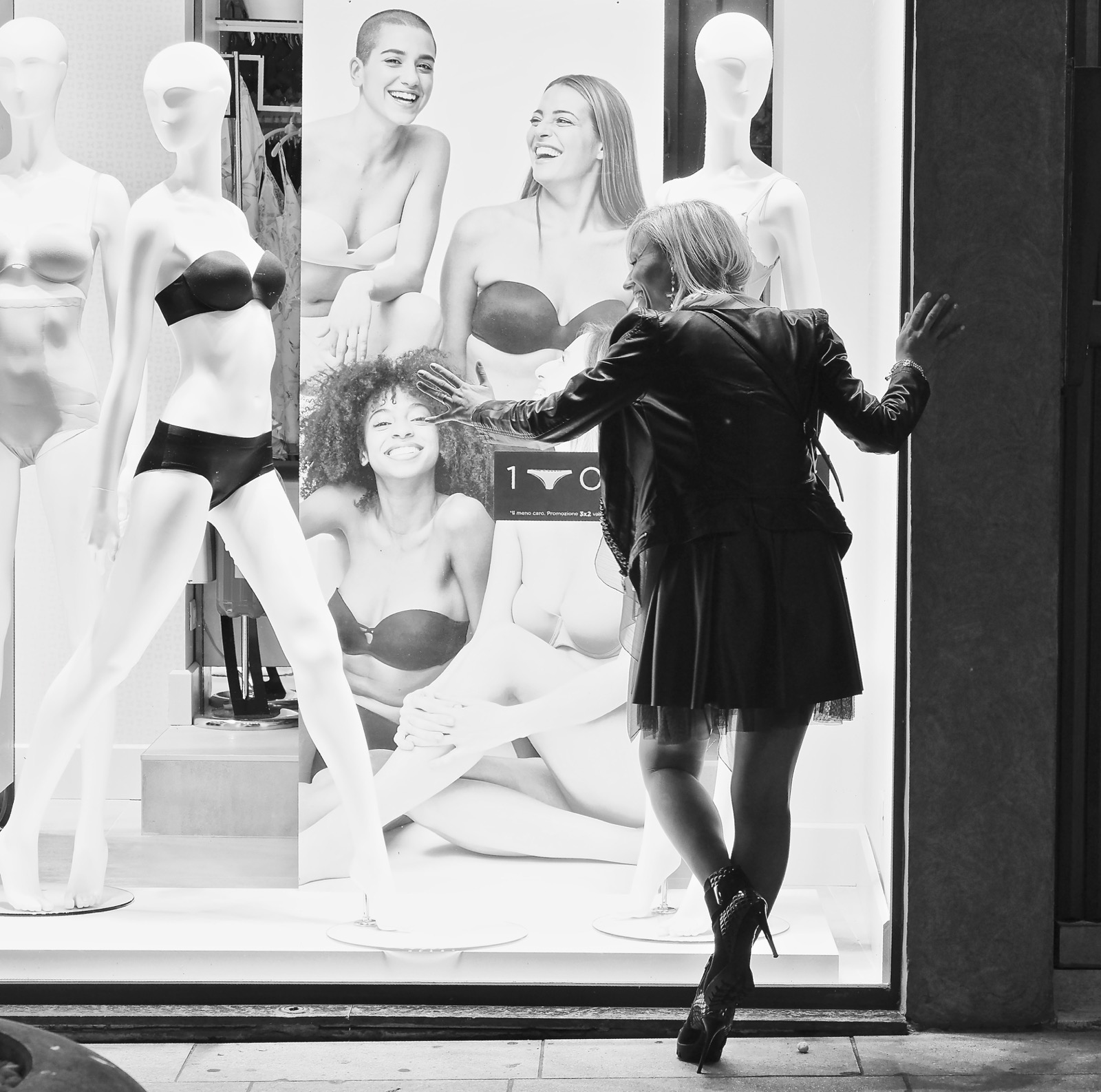 Cinzia and her girlfriends