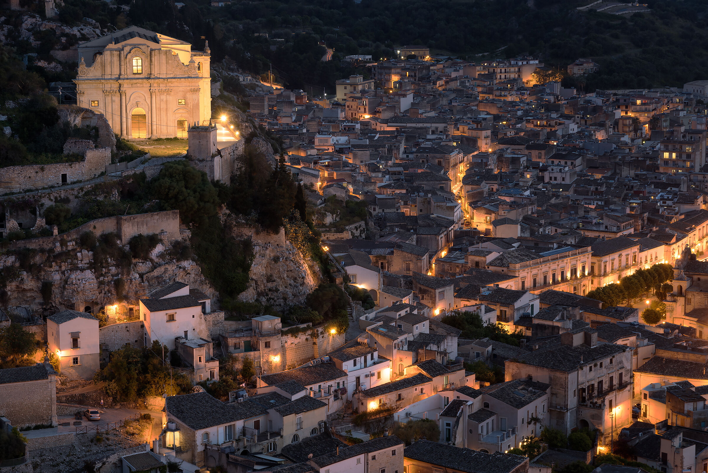 La città del commissario si trasforma in un presepe