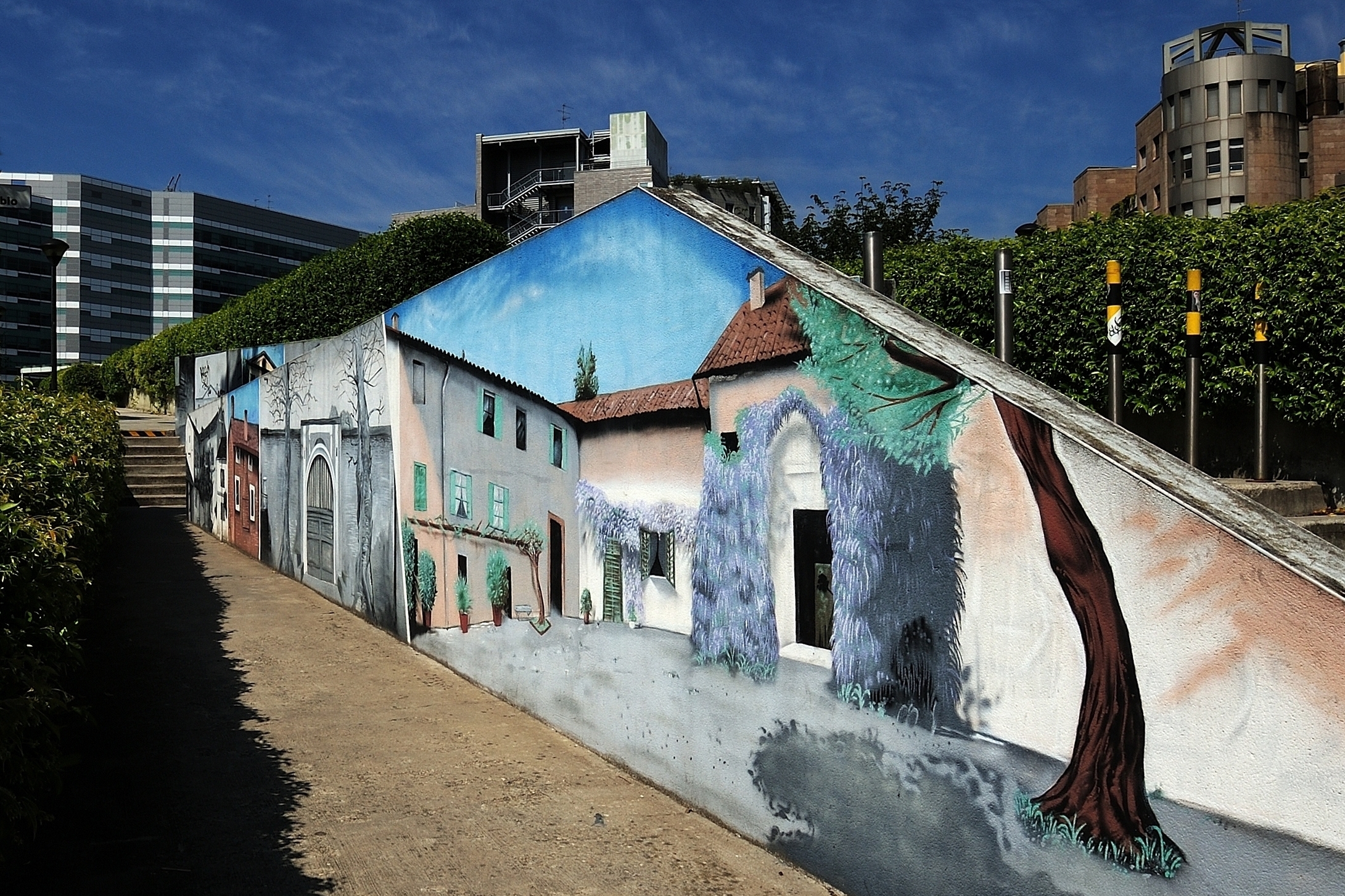 ...poi coi secchi di vernice coloriamo tutti i muri...