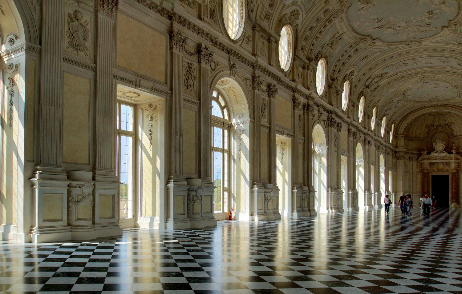 L'estintore rosso...unica nota stonata